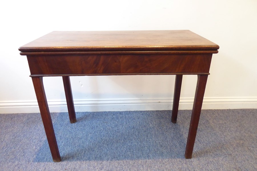 A George III period fold-over top mahogany card table raised on square chamfered legs (90.5cm wide) - Image 2 of 5