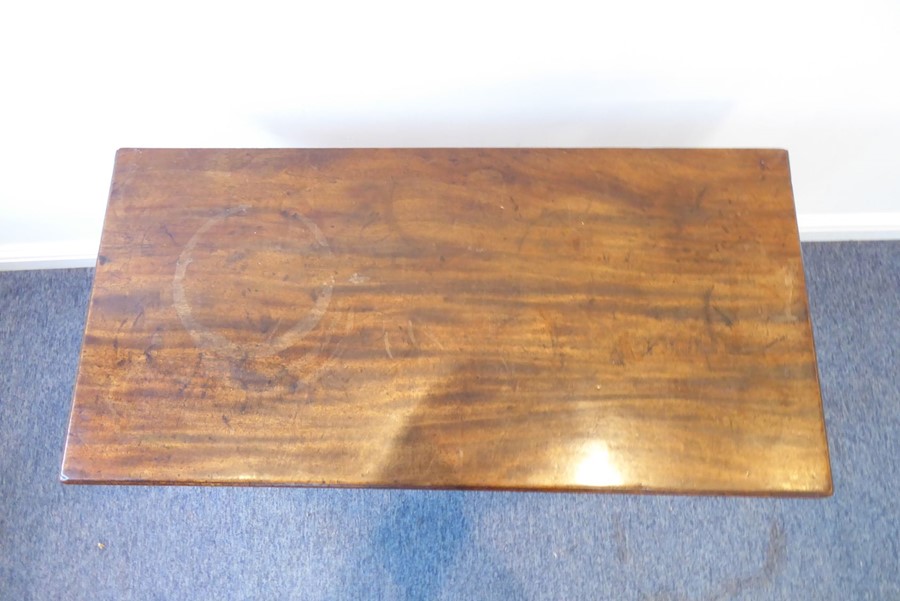 A George III period fold-over top mahogany card table raised on square chamfered legs (90.5cm wide) - Image 4 of 5