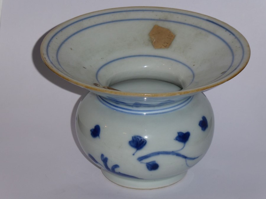 The Nanking Cargo circa 1752, a porcelain spittoon with large spreading top, concentric circles