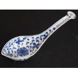 An 18th century Worcester porcelain rice spoon circa 1765/70; the interior pointed bowl hand-