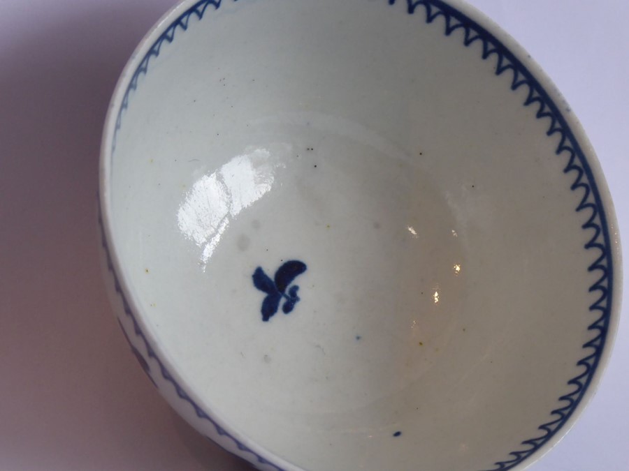 An 18th century Chinese porcelain tea bowl decorated to the exterior with flower heads and sprigs ( - Image 2 of 5