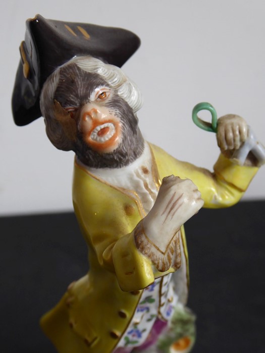 Four hand-decorated 19th century Meissen porcelain monkey band figures (damaged and reparations) ( - Image 4 of 9