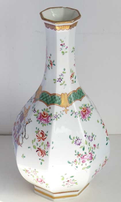 A 19th century Samson porcelain octagonal baluster-shaped vase; delicately hand-gilded and decorated - Image 3 of 7