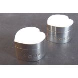 A pair of hallmarked silver heart-shaped boxes and covers, London assay marks (modern) (2cm wide)