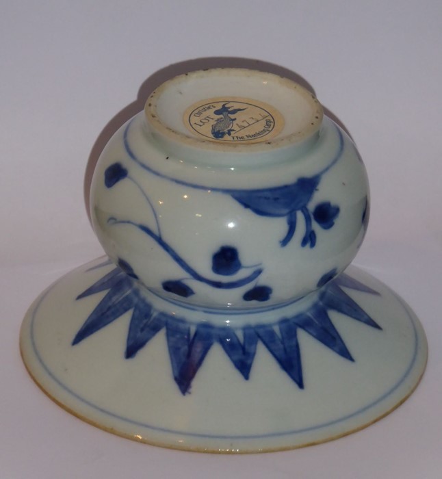The Nanking Cargo circa 1752, a porcelain spittoon with large spreading top, concentric circles - Image 2 of 3