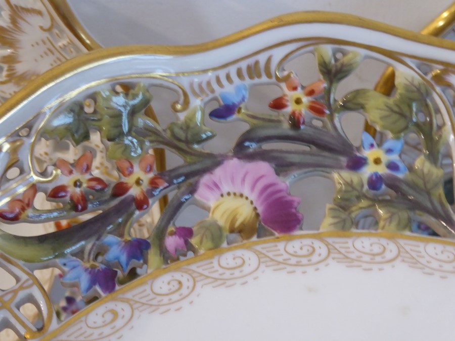 A good late 19th/early 20th century Dresden porcelain part dessert service comprising comport, two - Image 6 of 11