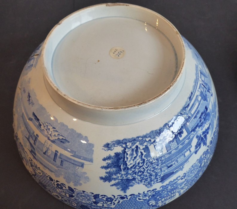 An early 19th century blue-and-white transfer decorated pearlware punch bowl and circular cover; the - Image 4 of 5