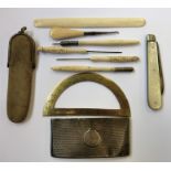 Assorted bijouterie to include bone-handled dressing table requisites and needles, late 19th/early