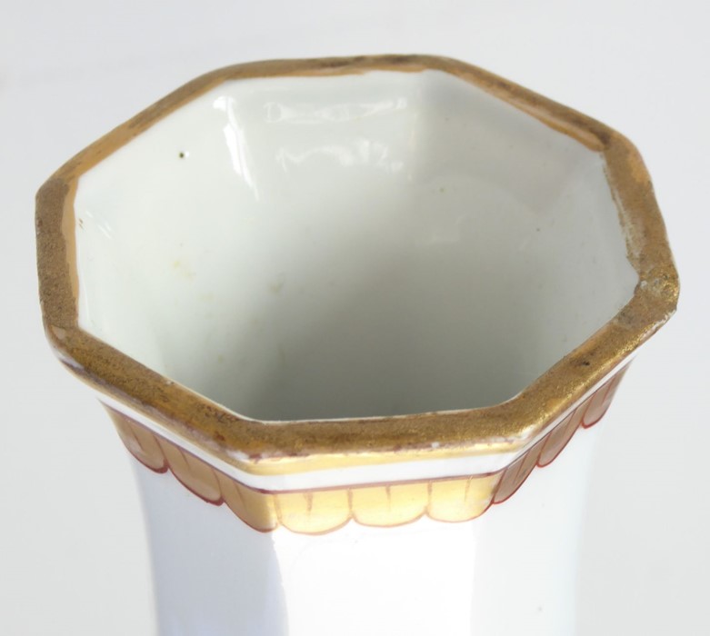 A 19th century Samson porcelain octagonal baluster-shaped vase; delicately hand-gilded and decorated - Image 4 of 7