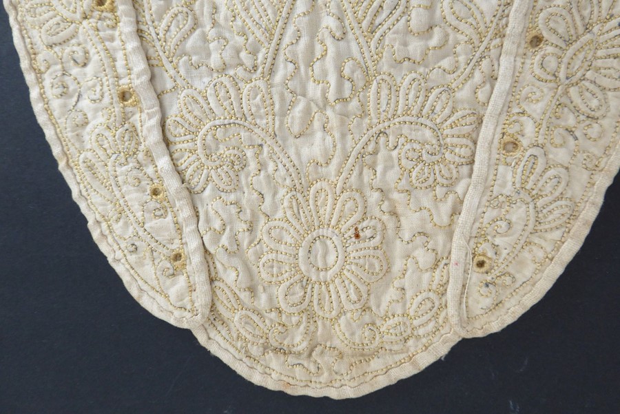 A circa 1700s embroidered trapunto stomacher - Image 5 of 5