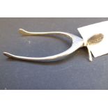 A pair of novelty hallmarked sugar tongs modelled as a wishbone, assayed Birmingham 1937 (9cm)