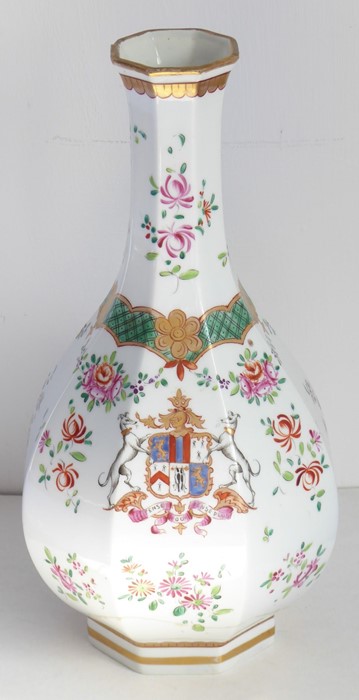 A 19th century Samson porcelain octagonal baluster-shaped vase; delicately hand-gilded and decorated - Image 2 of 7