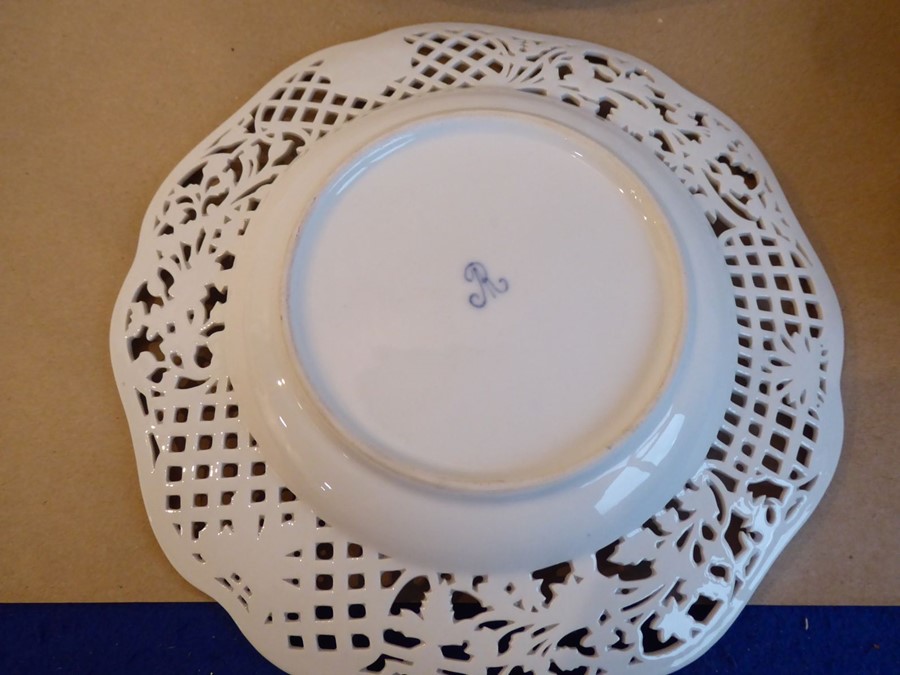 A good late 19th/early 20th century Dresden porcelain part dessert service comprising comport, two - Image 3 of 11