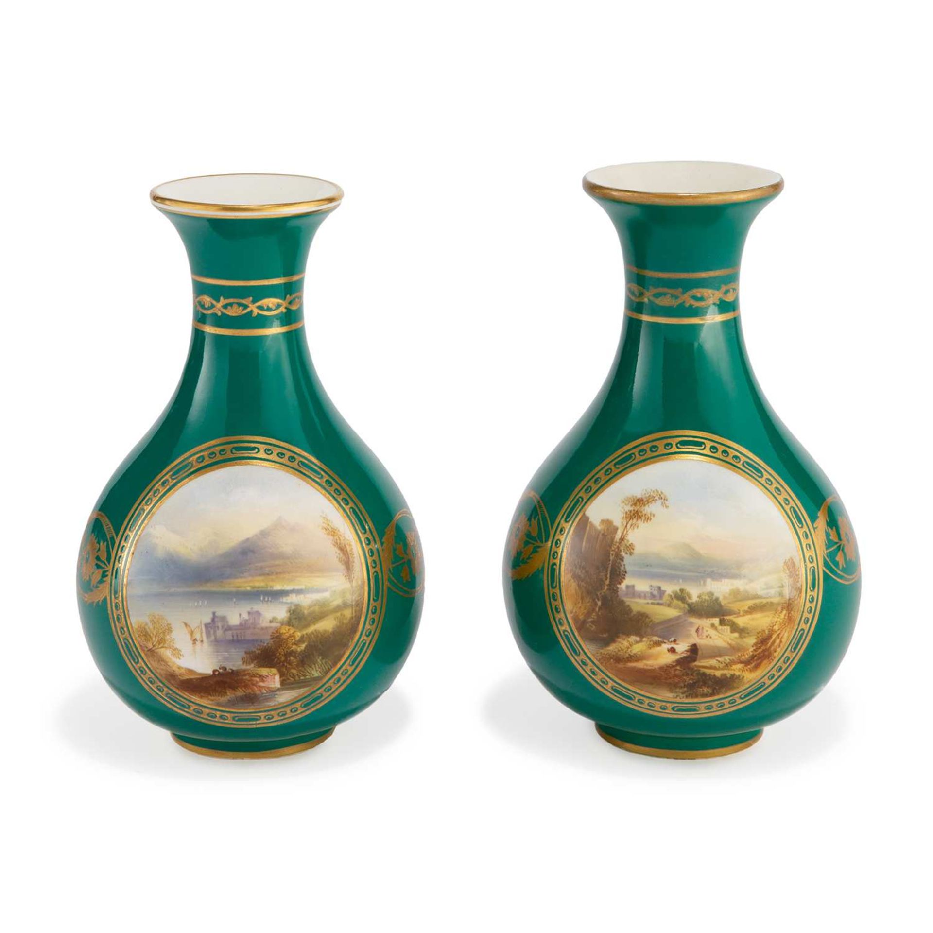 MANUFACTURE ANGLAISE DE COPELAND Rare paire de petits vases vert turquoise en porcelaine