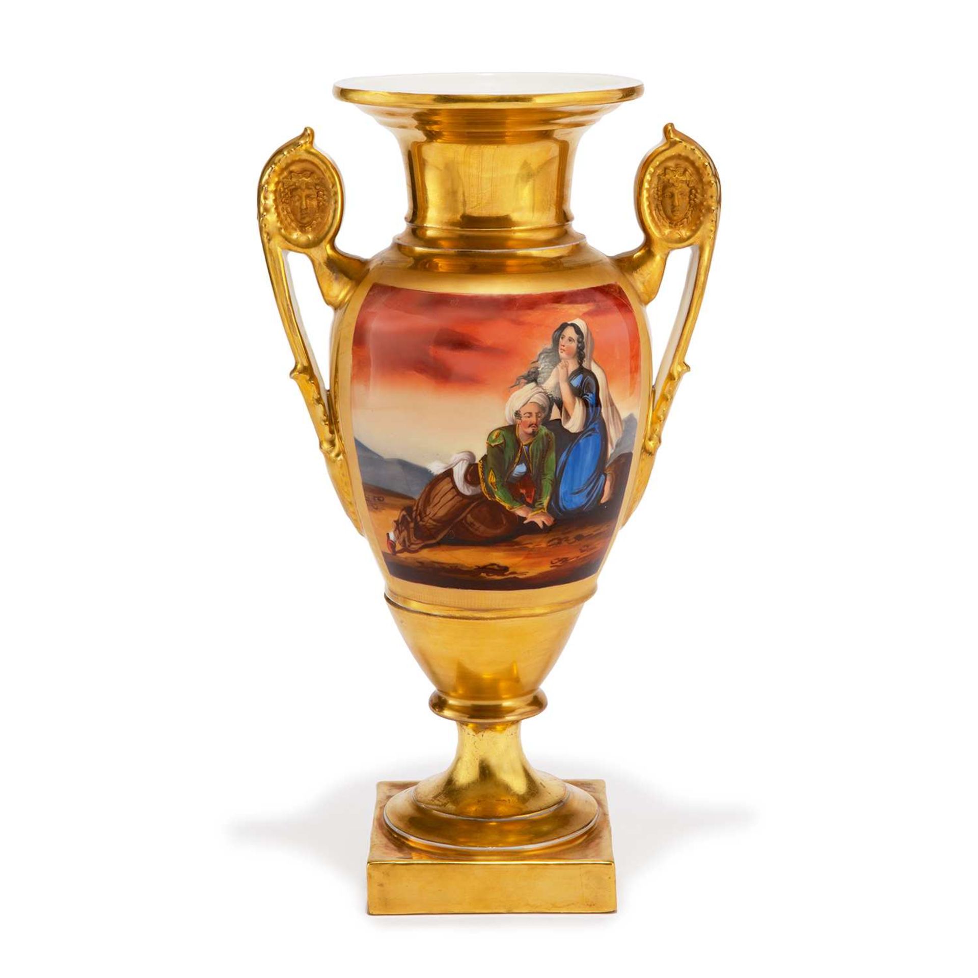 VASE "MEDICIS" en porcelaine polychrome et dorée, la panse ornée d'une réserve peinte,