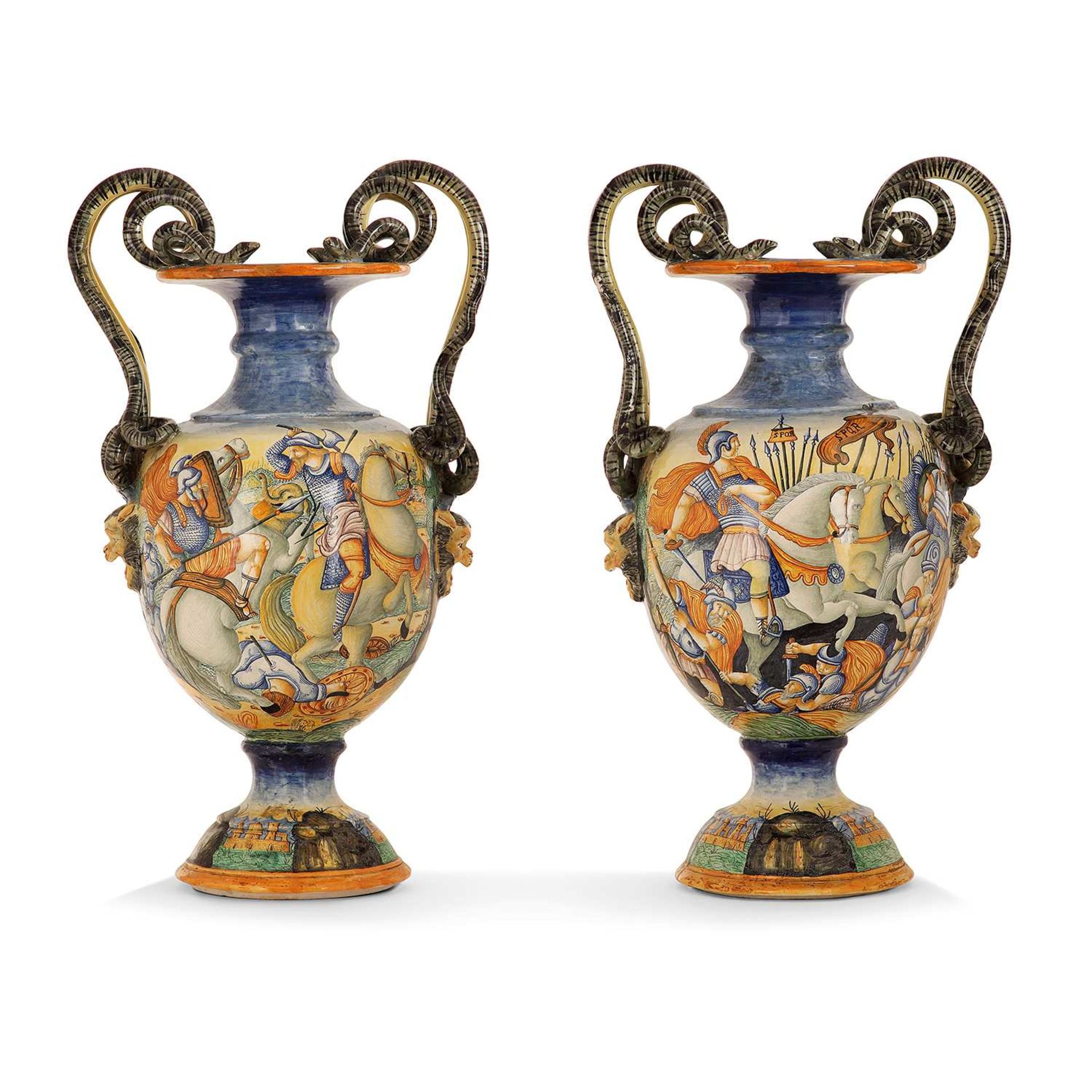 PAIRE DE GRANDS VASES DE FORME BALUSTRE EN FAÏENCE, ITALIE, XIXe SIÈCLE