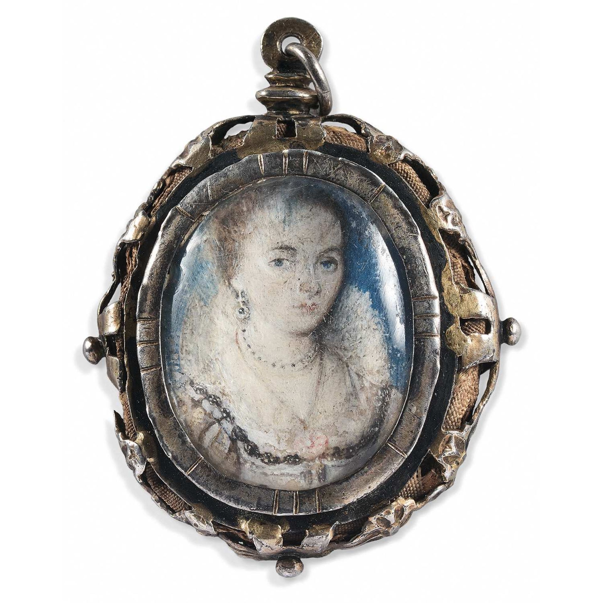 École anglaise vers 1570 Portrait de femme au col de dentelle et médaillon en pendentif Miniature,
