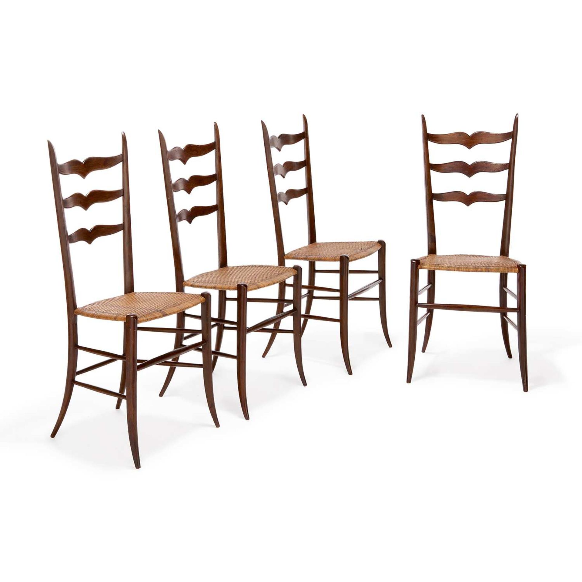 PAOLO BUFFA (1903-1970) & CHIAVARI (ÉDITEUR) Suite de huit chaises en bois teinté, à haut dossier