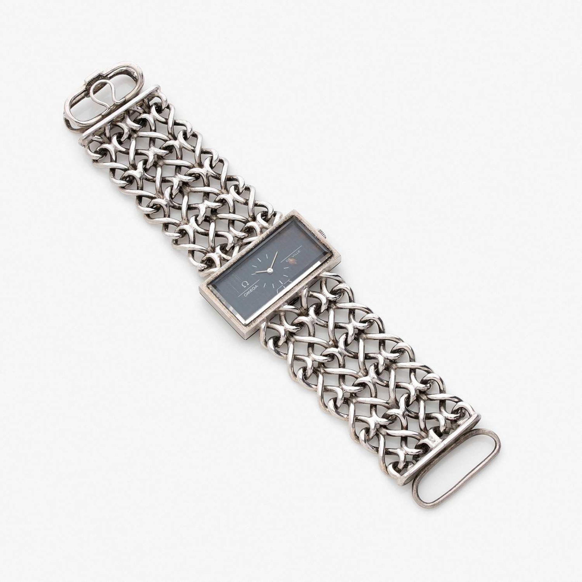 OMEGA DE VILLE FIN ANNEES 60 Montre bracelet de dame en argent. BOÎTIER : rectangulaire. CADRAN :