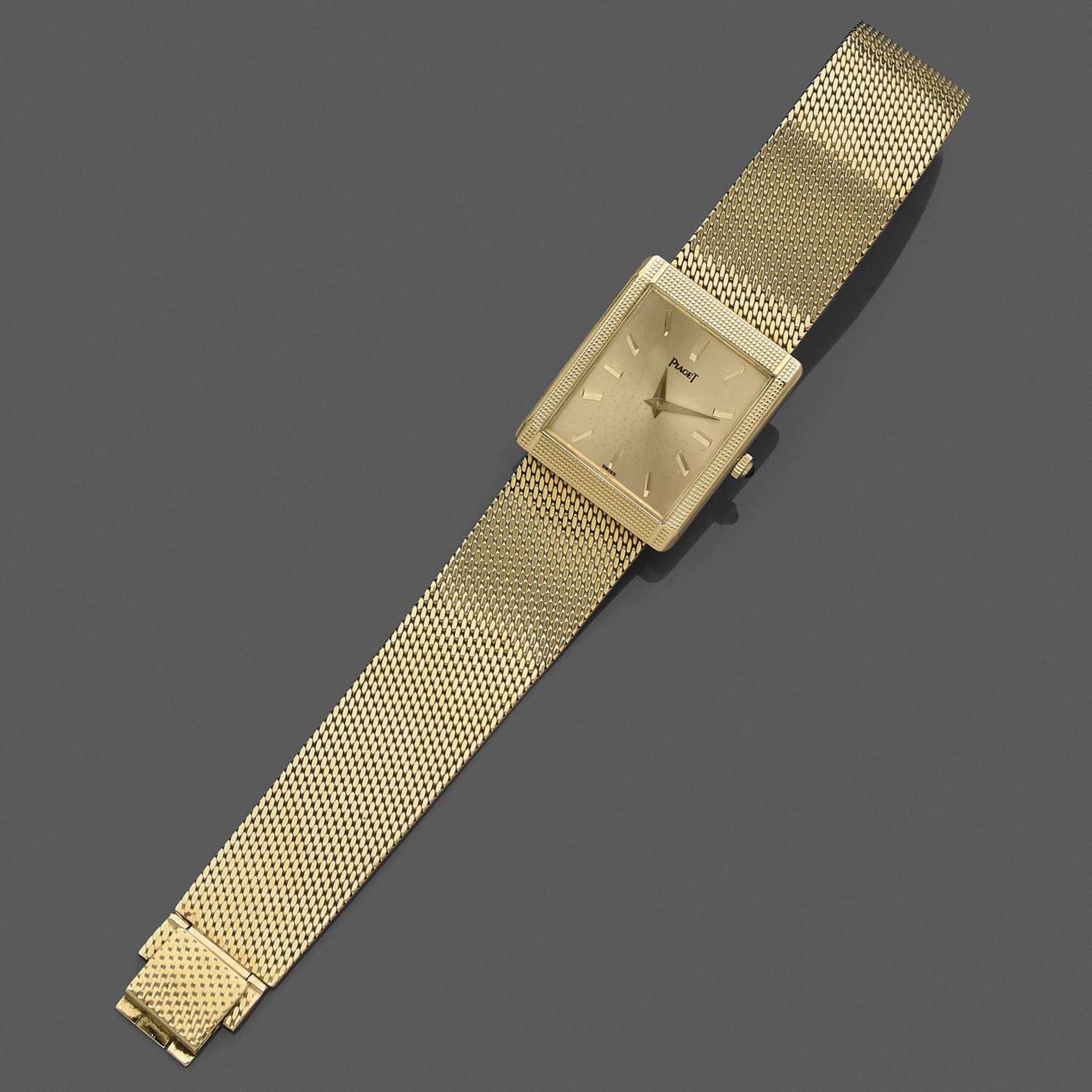 PIAGET ANNEES 60 Montre bracelet en or jaune. BOÎTIER : rectangulaire et plat, à motif "pointe de