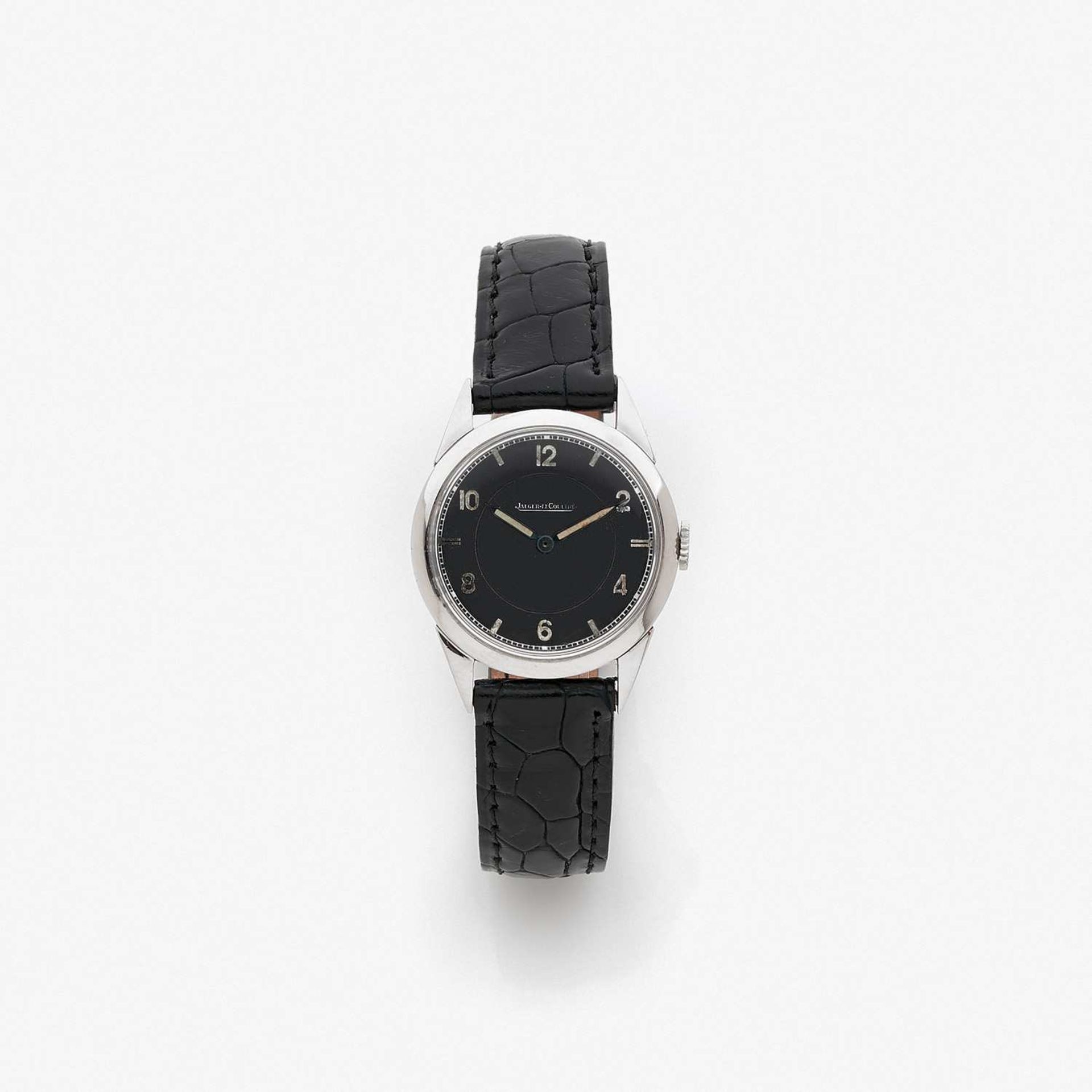 JAEGER LECOULTRE ANNEES 40 Montre bracelet en acier sur cuir. BOÎTIER : rond. CADRAN : noir avec