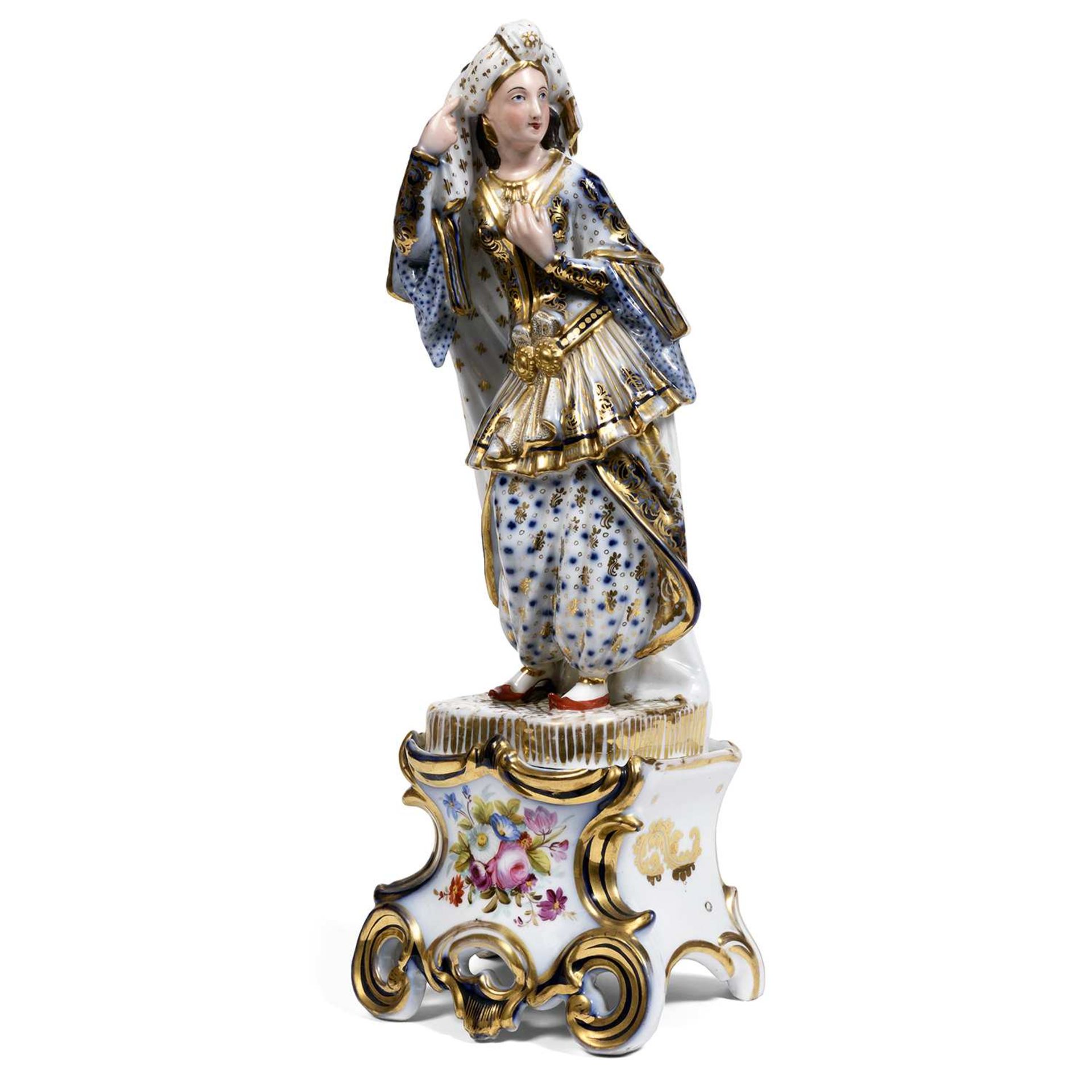 GRAND FLACON-STATUETTE DANS LE GOÛT DE JACOB PETIT en porcelaine émaillée polychrome et dorée,