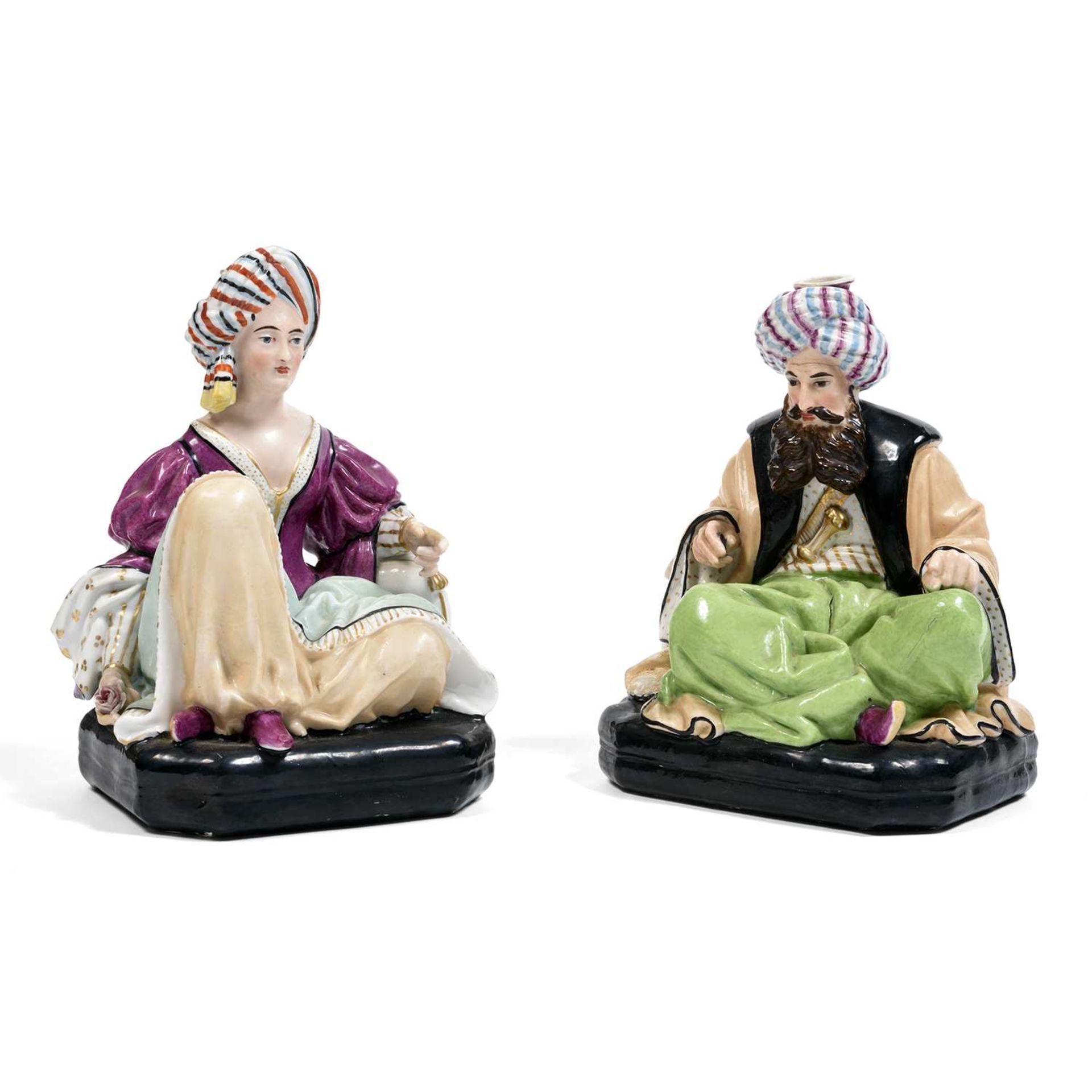 ƒ JACOB PETIT (1796-1868) DEUX FLACONS-STATUETTES en porcelaine émaillée polychrome et dorée