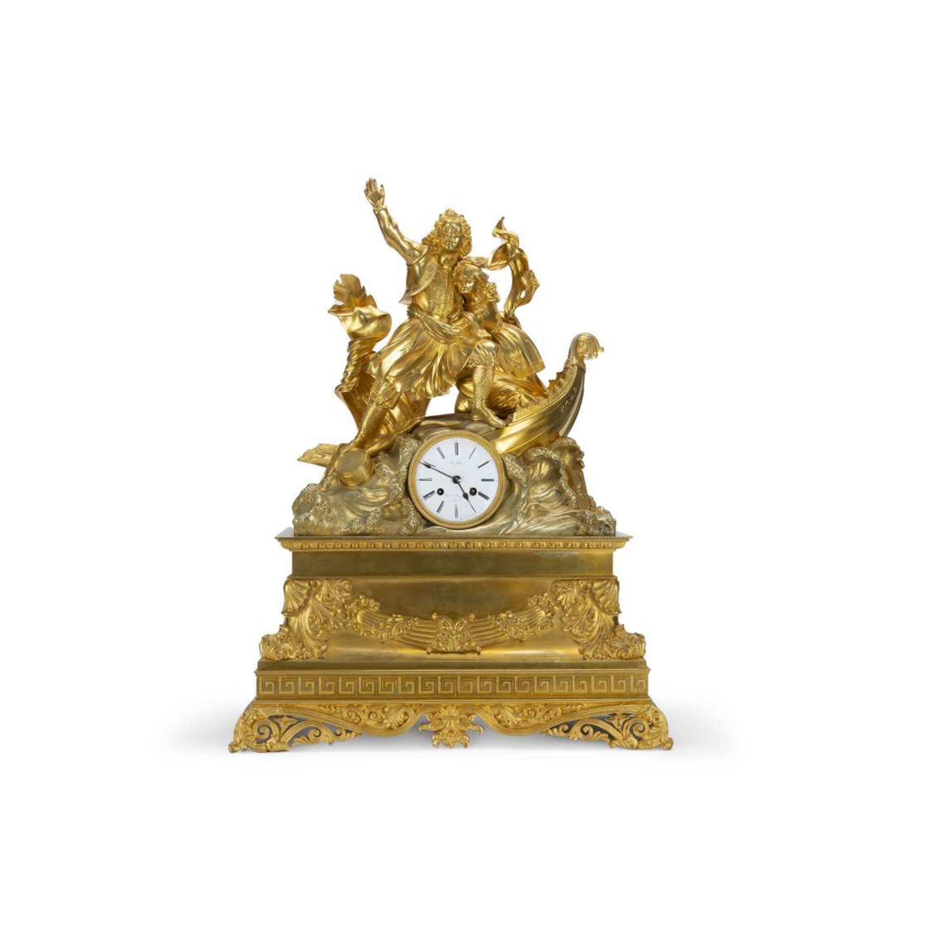 "LA GRÈCE DANS LA TOURMENTE" BELLE PENDULE en bronze doré, représentant un couple de Grecs bravant