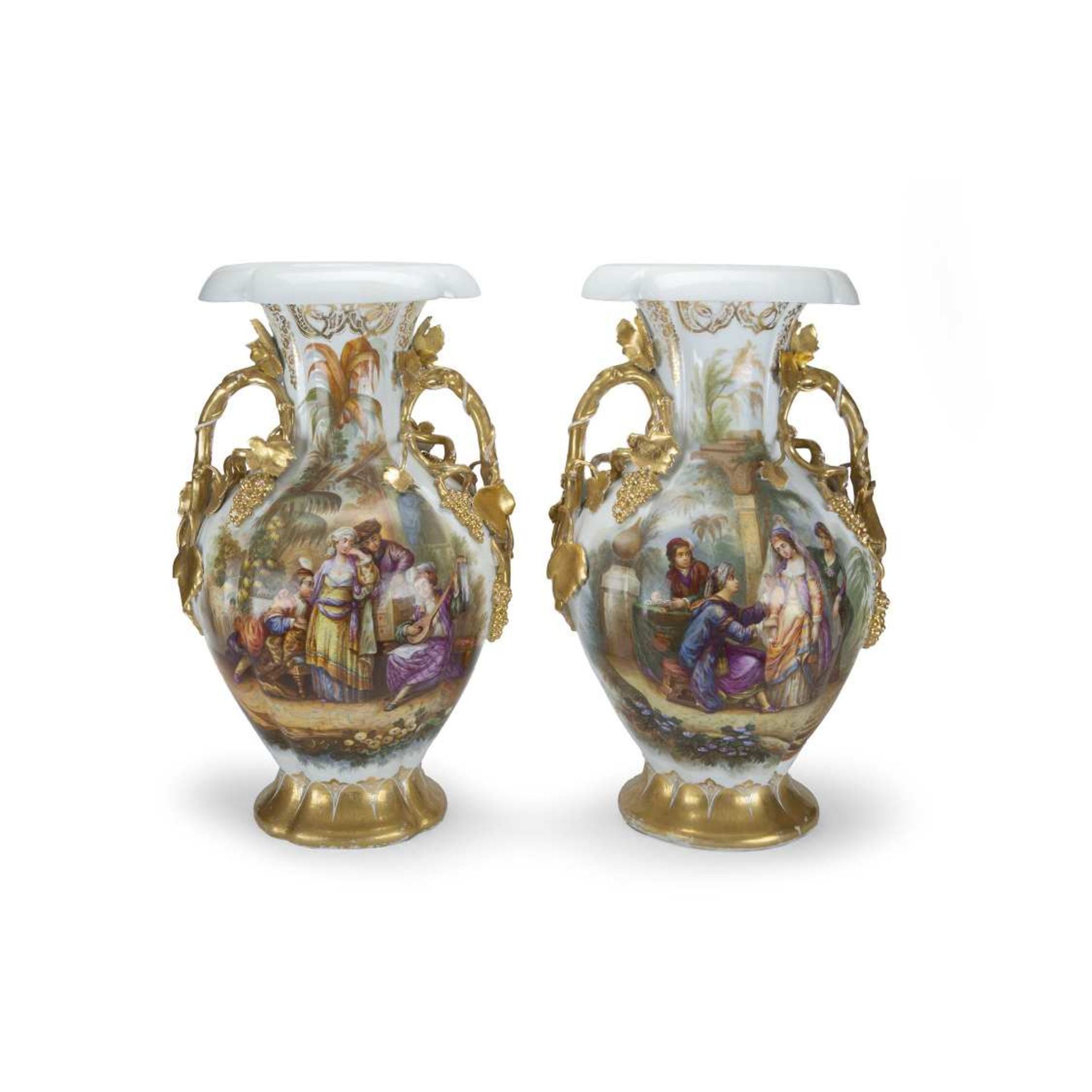 LIMOGES, ET RUAUD (1829-1869) DEUX GRANDS VASES BALUSTRES FORMANT PENDANT en porcelaine de Limoges à