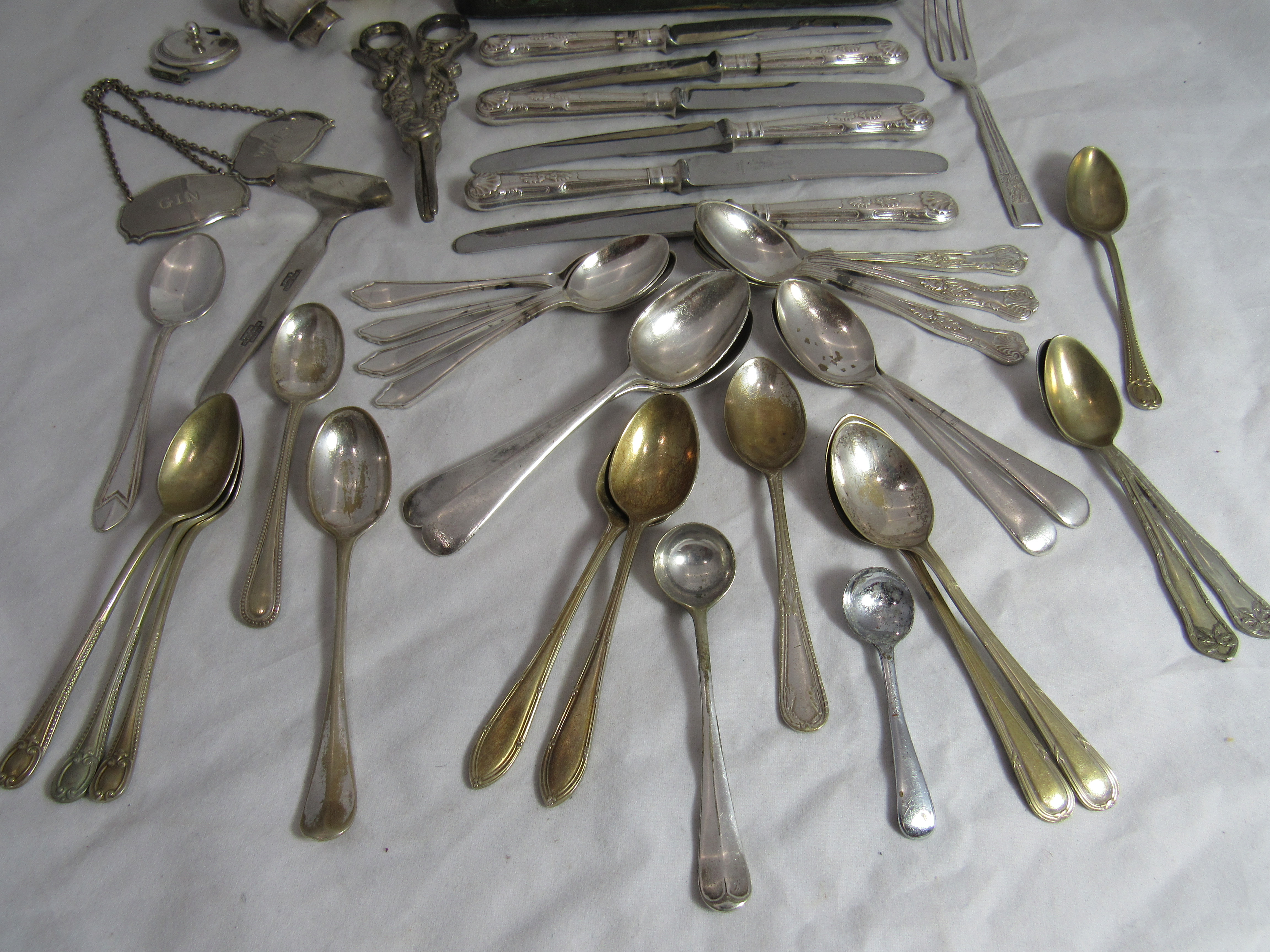 A cased set of 6 silver handled butter knives hallmarked for Sheffield together with some EPNS, - Image 3 of 3