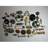 A collection of predominately Victorian jewellery and items to include gold, silver, banded agate