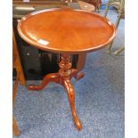 EARLY 20TH CENTURY MAHOGANY WINE TABLE ON TURNED COLUMN