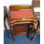 20TH CENTURY MAHOGANY DAVENPORT DESK WITH SHAPED FRONT & FITTED INTERIOR WITH 4 DRAWERS