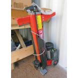 CLARKE LOG BUSTER 5 LOG SPLITTER Condition Report: No large areas of damage.