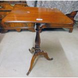 19TH CENTURY MAHOGANY SQUARE TOPPED TABLE ON CENTRE COLUMN WITH 3 SPREADING SUPPORTS,