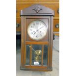 EARLY 20TH CENTURY OAK ARTS & CRAFTS STYLE WALL CLOCK