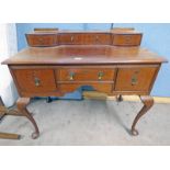 MAHOGANY DRESSING TABLE WITH MIRROR BACK & DRAWERS ON SHAPED SUPPORTS
