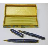 CONWAY STEWART PENS IN A CONWAY STEWART BOX,