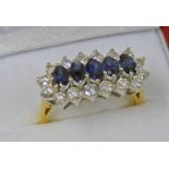 18CT GOLD SAPPHIRE & DIAMOND CLUSTER RING,