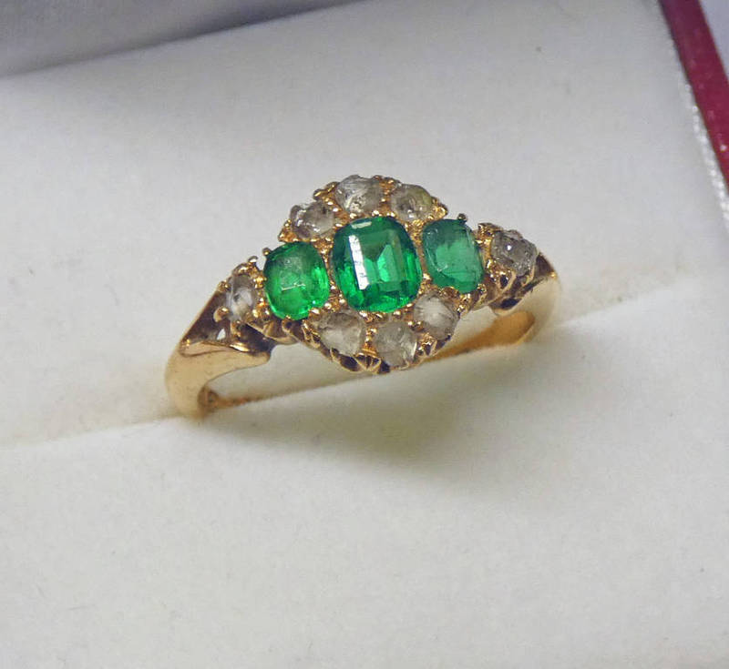 18CT GOLD EMERALD & ROSE CUT DIAMOND SET RING Condition Report: Ring size: J.