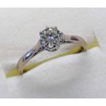 18CT WHITE GOLD DIAMOND SOLITAIRE RING, THE DIAMOND APPROX 0.