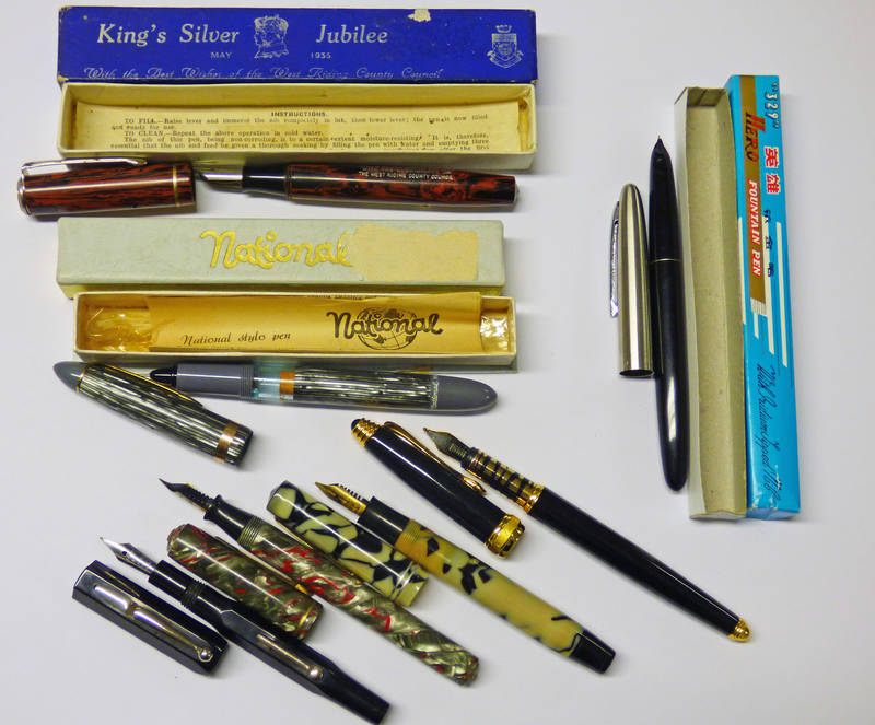 KINGS SILVER JUBILEE MAY 1935 PEN WITH BOX, A JAPANESE "329" HERO FOUNTAIN PEN WITH BOX,