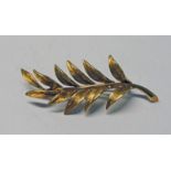 18CT GOLD LEAF BROOCH 5.7 GMS Condition Report: Hallmarked 750 & 18. 5cm long.