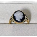 CAMEO SET RING IN YELLOW METAL UNMARKED MOUNT