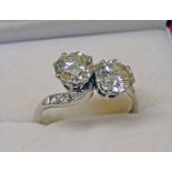 DIAMOND 2 STONE RING WITH DIAMOND SET SHOULDERS, THE SETTING MARKED PLAT, THE DIAMONDS APPROX. 2.