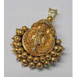 INTERESTING YELLOW METAL FRONTED ORIENTAL PENDANT, TOTAL WEIGHT 12.