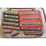 SELECTION OF VARIOUS 00 GAUGE ROLLING STOCK