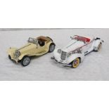 TWO FRANKLIN MINT 1:24 SCALE MODEL VEHICLES INCLUDING 1938 JAGUAR SS 100 TOGETHER WITH 1935 AUBURN
