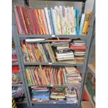 SELECTION OF VARIOUS ANNUALS & CHILDRENS BOOKS