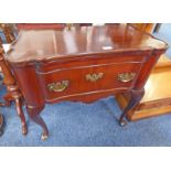 19TH CENTURY STYLE MAHOGANY TURNOVER TEA TABLE ON QUEEN ANNE SUPPORTS 73CM TALL